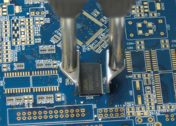 SMD components removal with ASE-1209 Soldering Tweezers